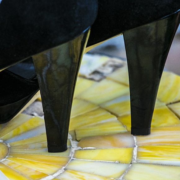 Tahari Black sequin lattice heels - Picture 2 of 6